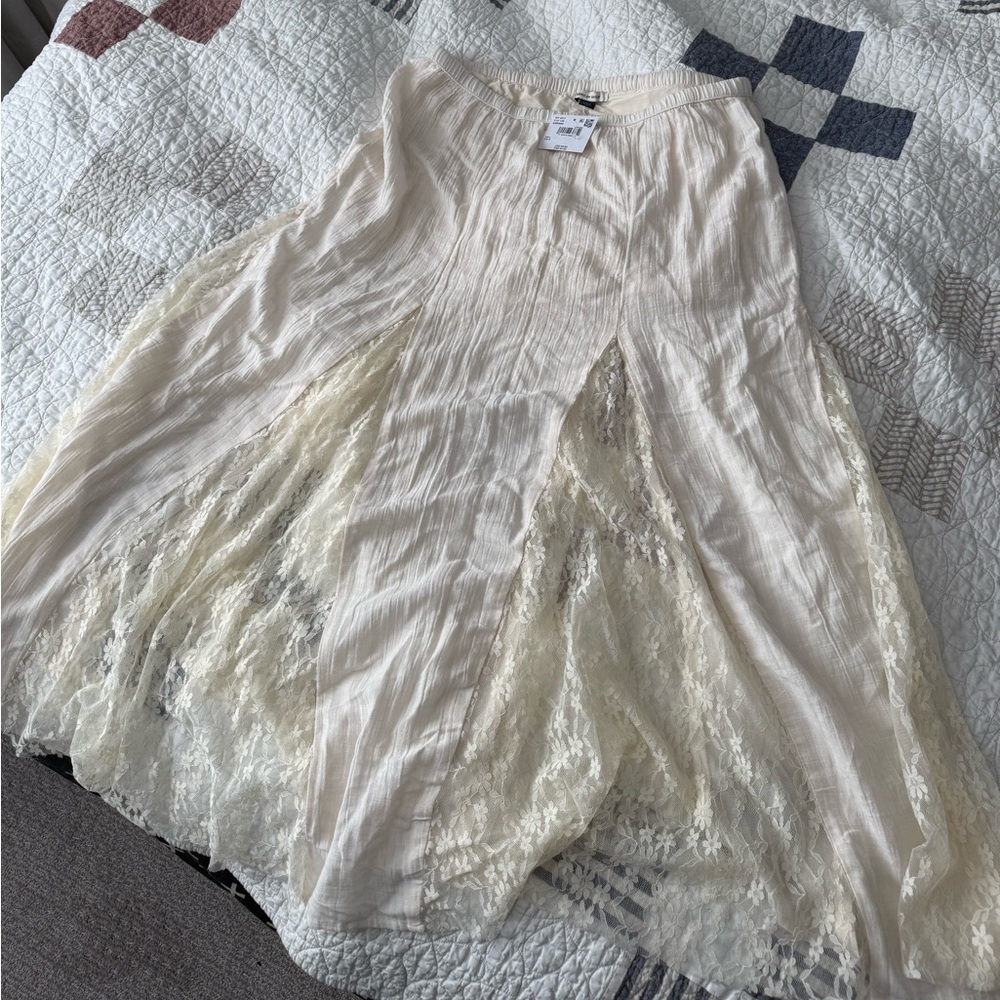 NWT American Eagle Lace Skirt
